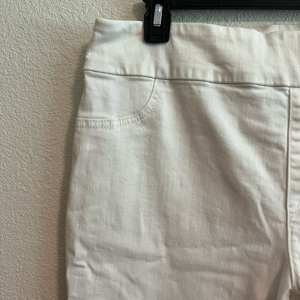 Chico's Perfect Stretch White Capris Size 2.5 - Picture 3 of 13